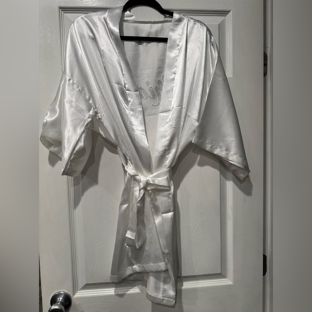 Silver Bride Robe with Rhinestone Detail - Picture 4 of 7